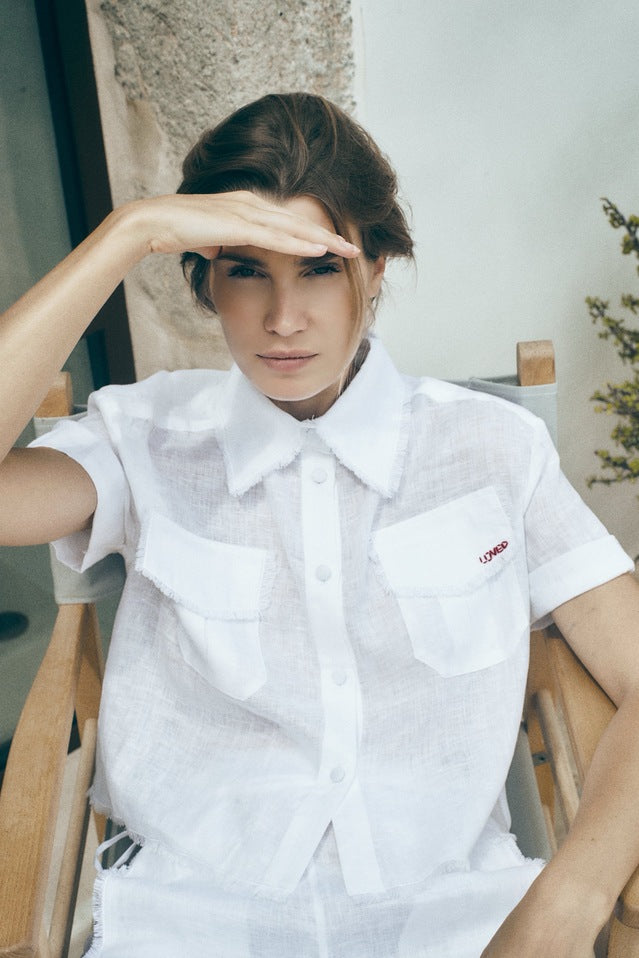 White top with pockets