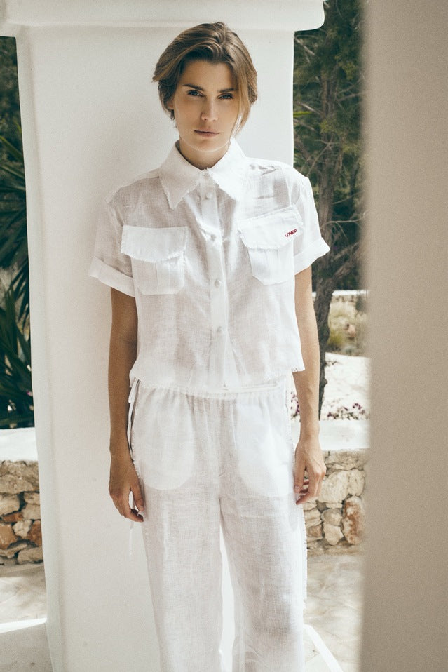 White top with pockets