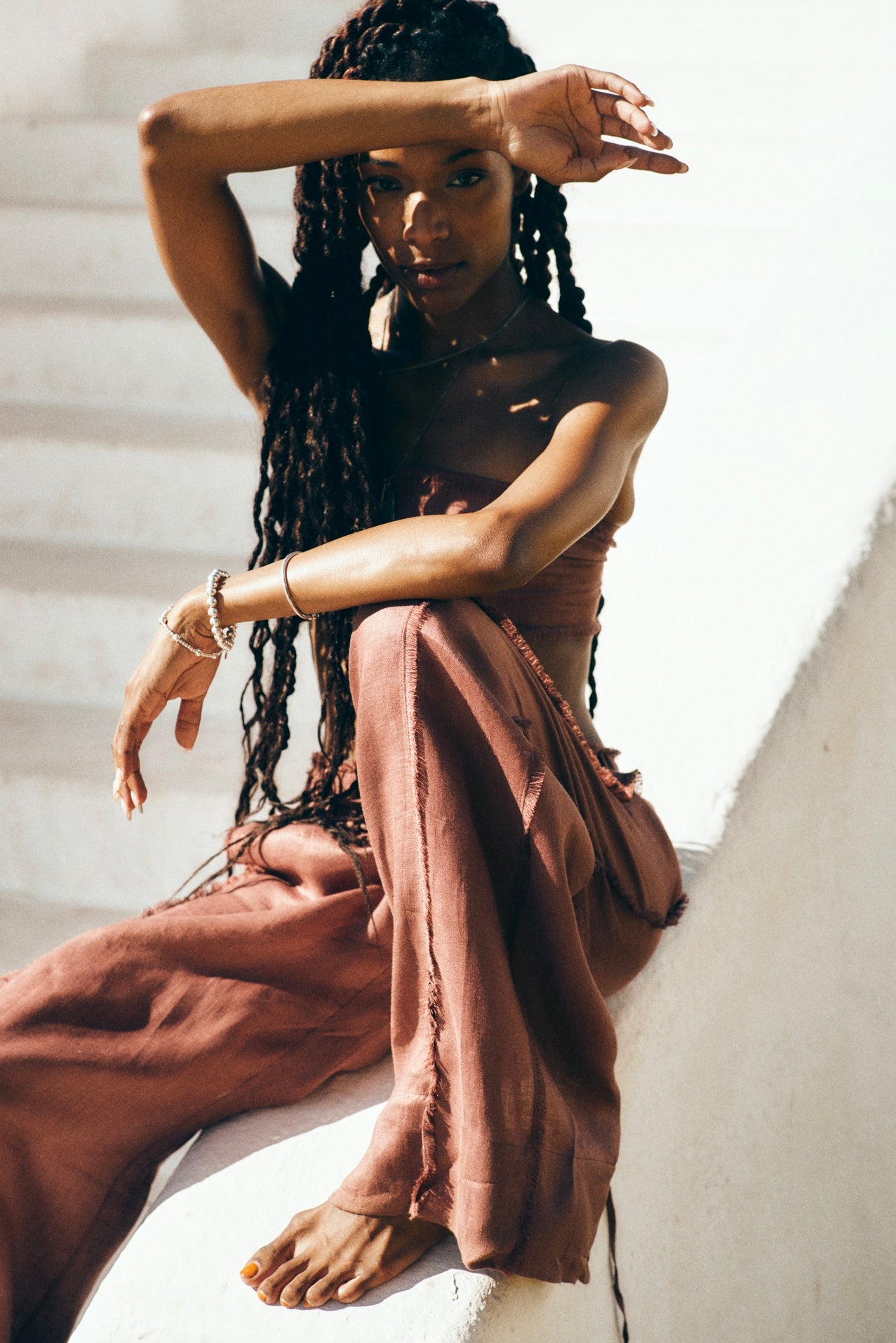 Long tie high-waist trousers